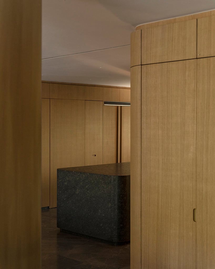 墨西哥 Loma 公寓 | 曲线木饰面打造自然温馨家居空间-21