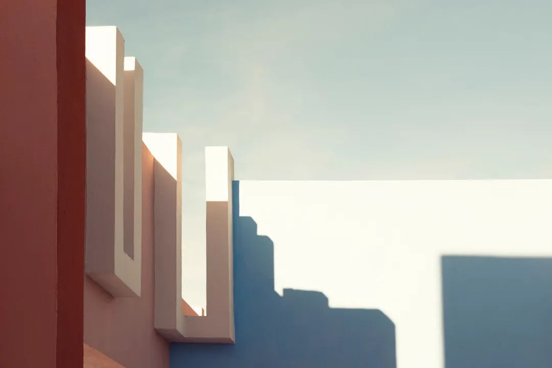 红墙 | 后现代公寓综合体的纯粹色彩与迷宫式空间-49