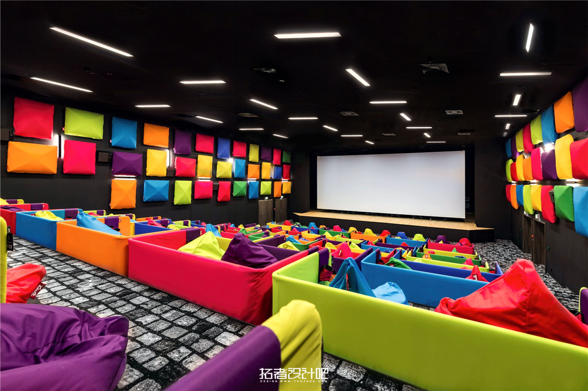 色彩缤纷的影院空间，打造沉浸式观影体验-6