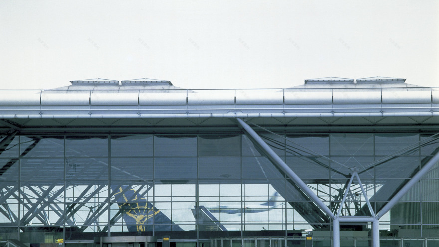 颠覆传统,Stansted 机场重塑现代航空建筑设计-0