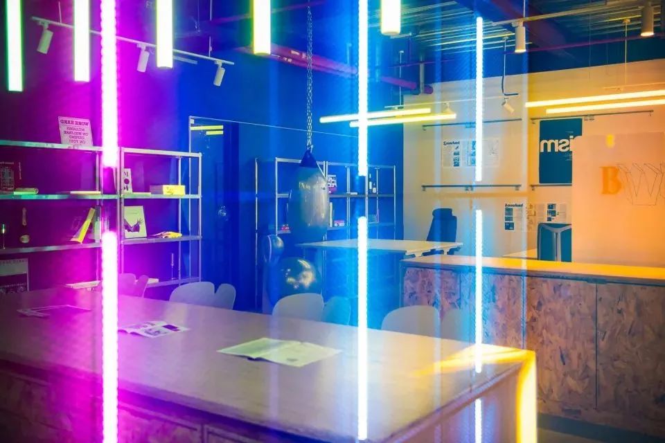 Bwzy Lab | 光与色的游戏室-42