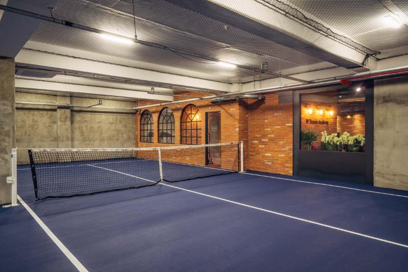 90 平米石墙打造复古风双打网球场地-3