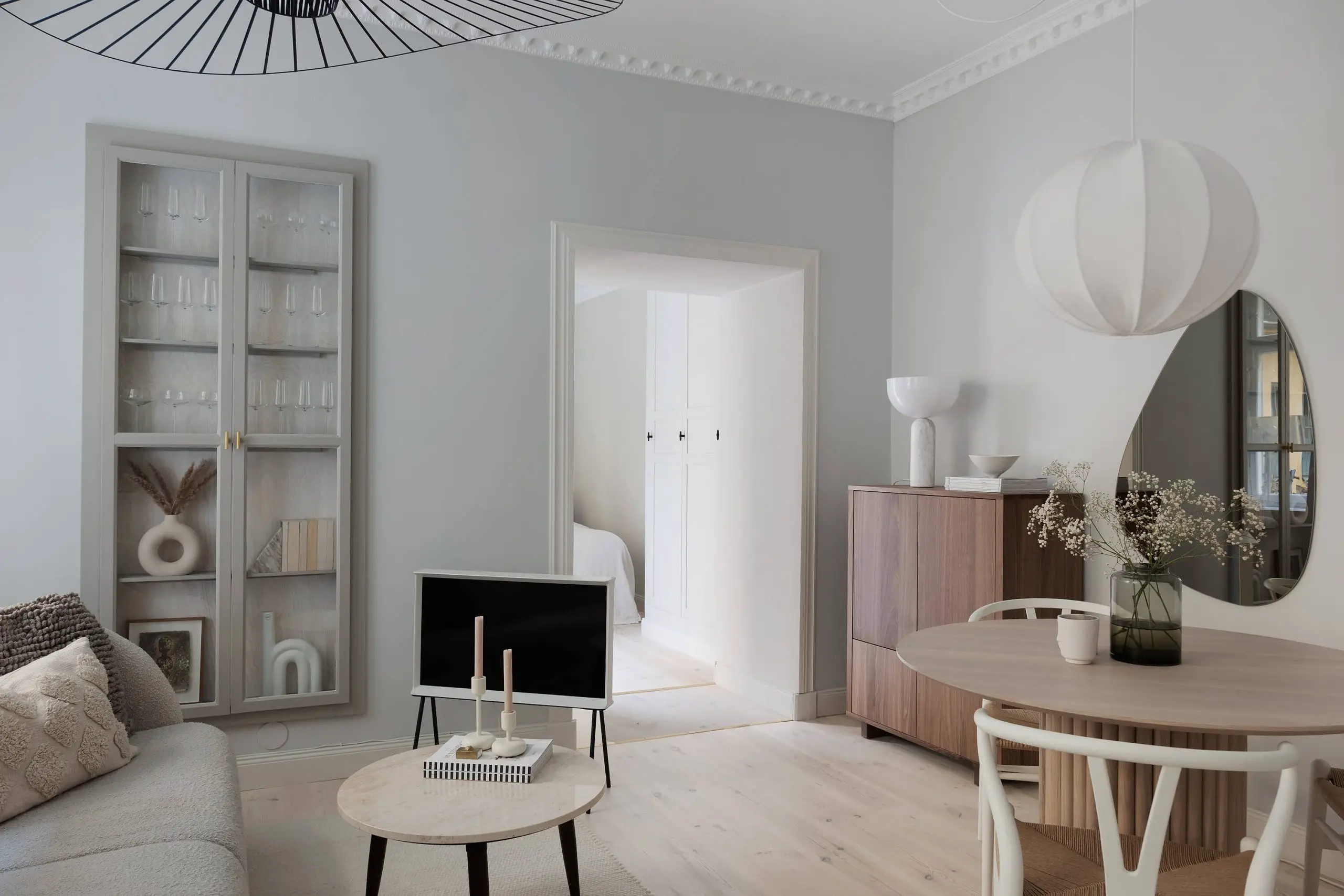 38m2 瑞典小公寓,色彩对比鲜明,家影院设计独特-3