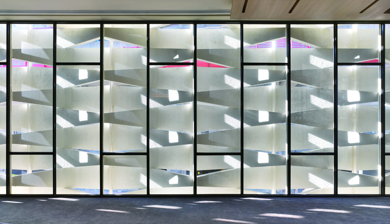 融入自然的动态造型建筑-7