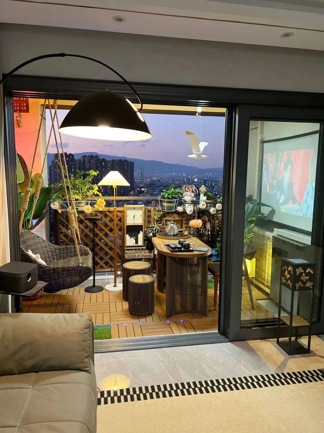 云南姑娘家的6㎡花园阳台走红：家住23楼，不封阳台，越住越舒服！-14