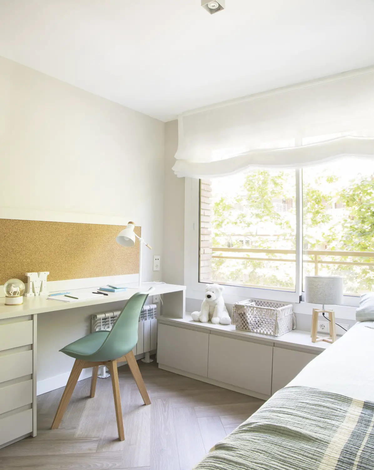 黑沙风格装点巴塞罗那家庭公寓-13