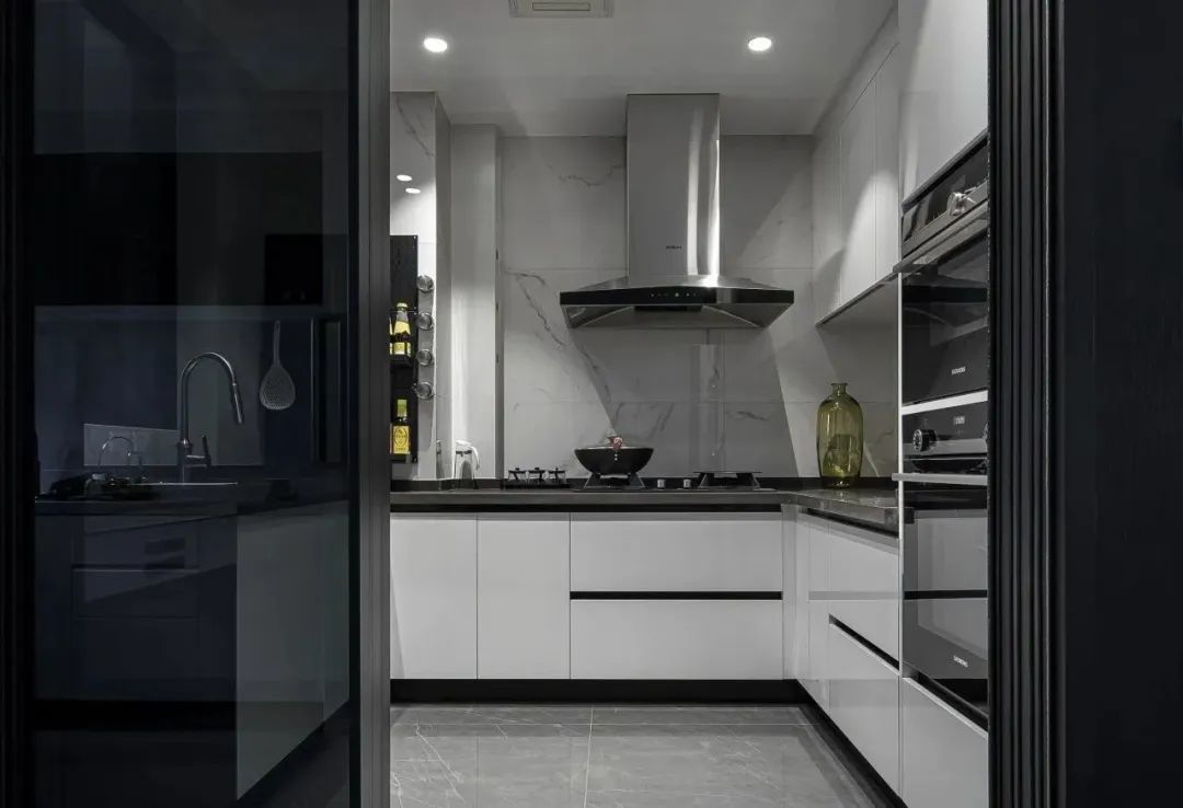 红与黑的碰撞 · 合肥万科时代之光住宅设计丨中国合肥丨黑白灰空间设计-24