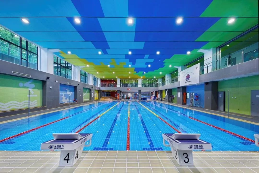 活力色彩打造的地下运动中心-0