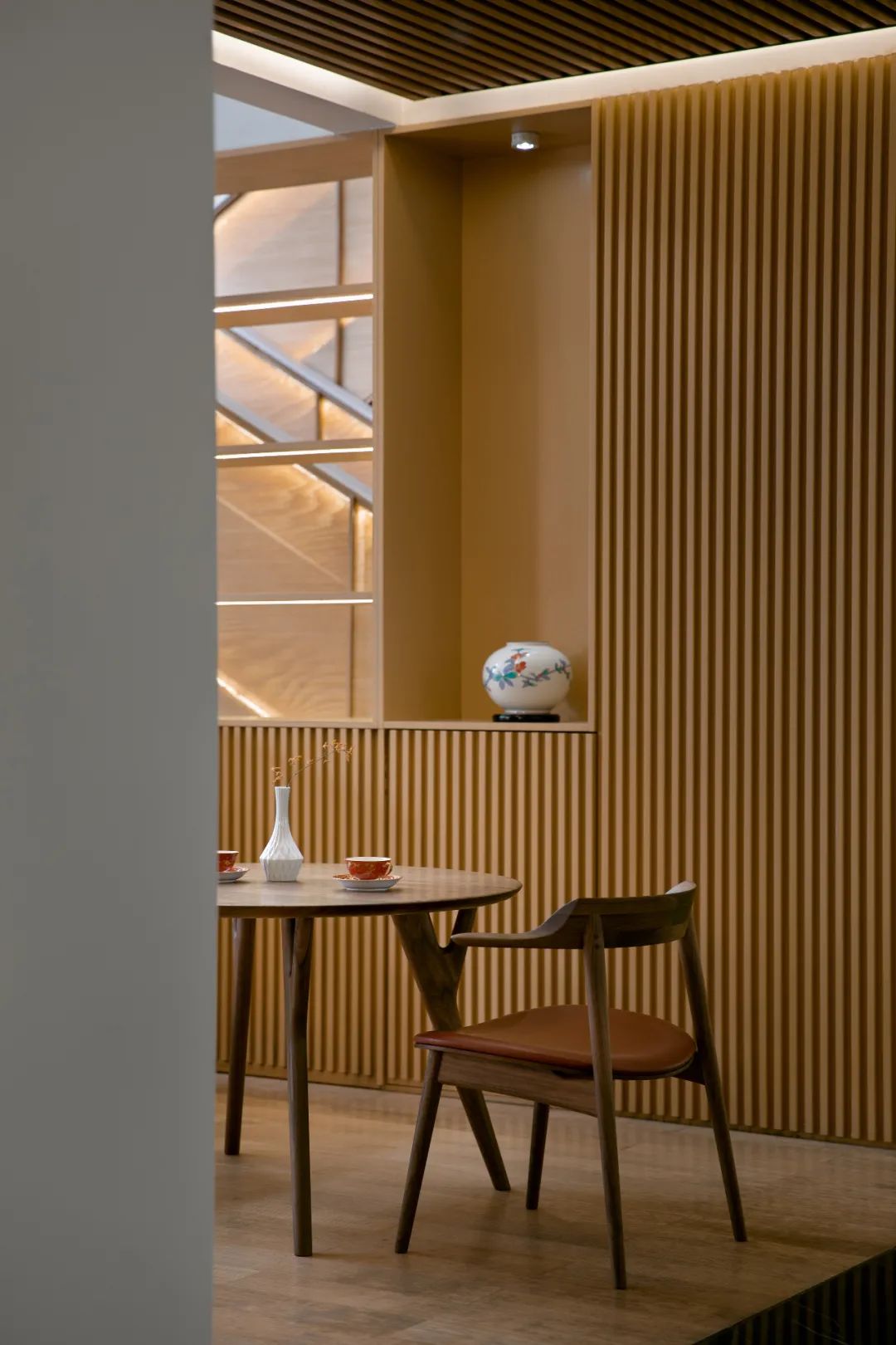 藤编、原木、大理石，自然稳重的空间气场｜寻常设计-48