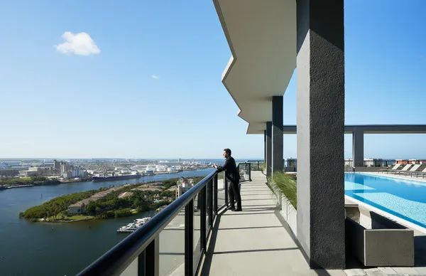 Heron 健康住宅大楼丨美国坦帕丨KPF-22