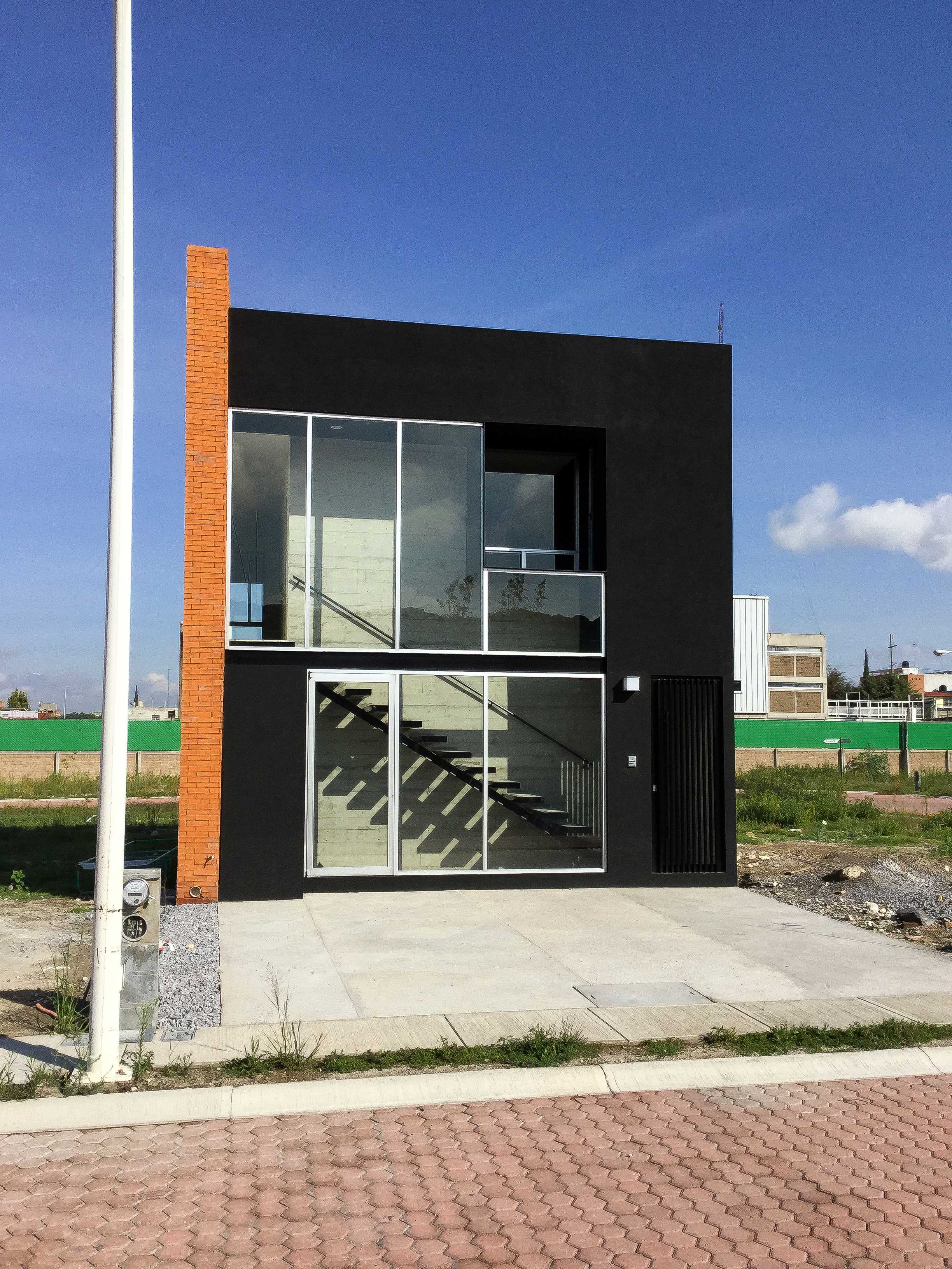 橙色房子 或 橘色房子 或 橙子屋 （具体需根据上下文确定）-0