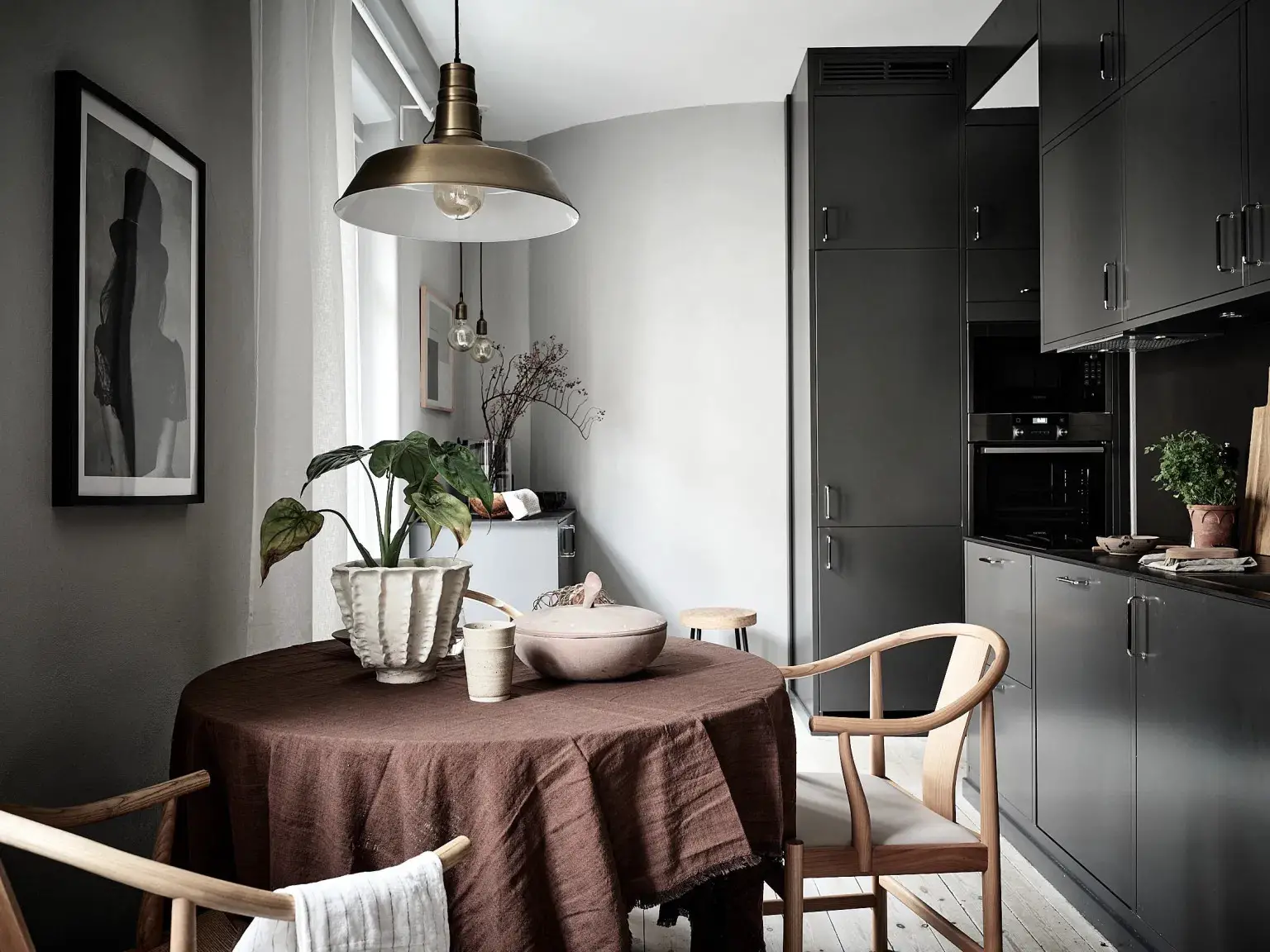 39 平米暗黑系公寓，玻璃墙卧室成亮点-6