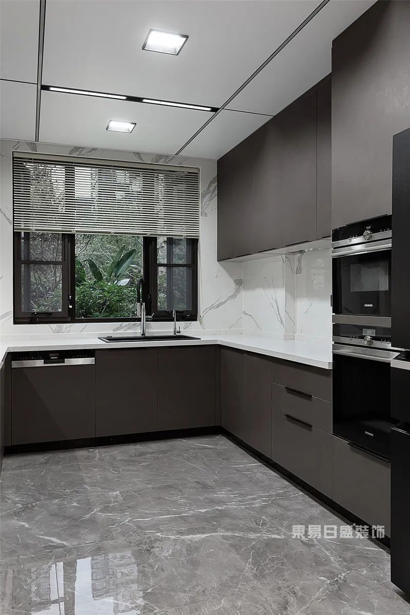 500㎡美式风实拍，瞳孔里开出烟灰色的花朵-31