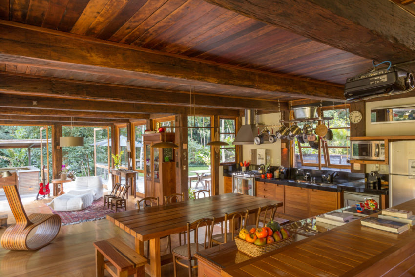 Dreamy Brazilian House in Correas created by Rodrigo Simão Arquitetura as a beautiful escape home 由RodrigoSimmogoArquitura创建的梦幻般的巴西住宅，作为一个美丽的逃离家园-12