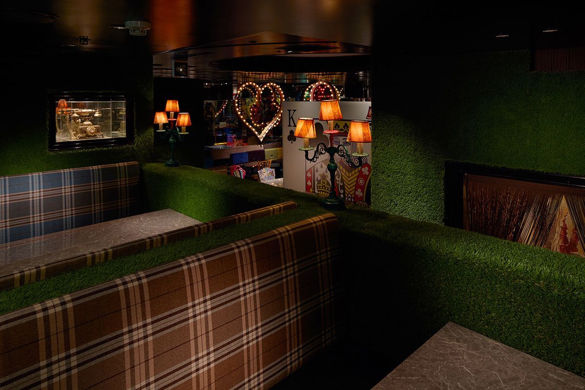 Тематические рестораны Алиса в стране чудес - 40 фото интерьеров-51