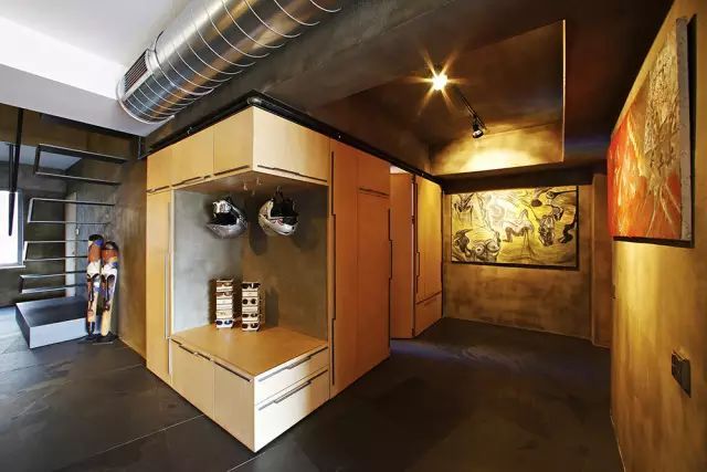 阁楼时光,远方和低生活都在画框里-10