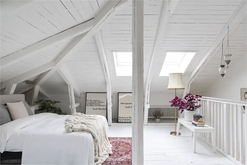 优雅双层公寓，阁楼卧室的独特魅力-15