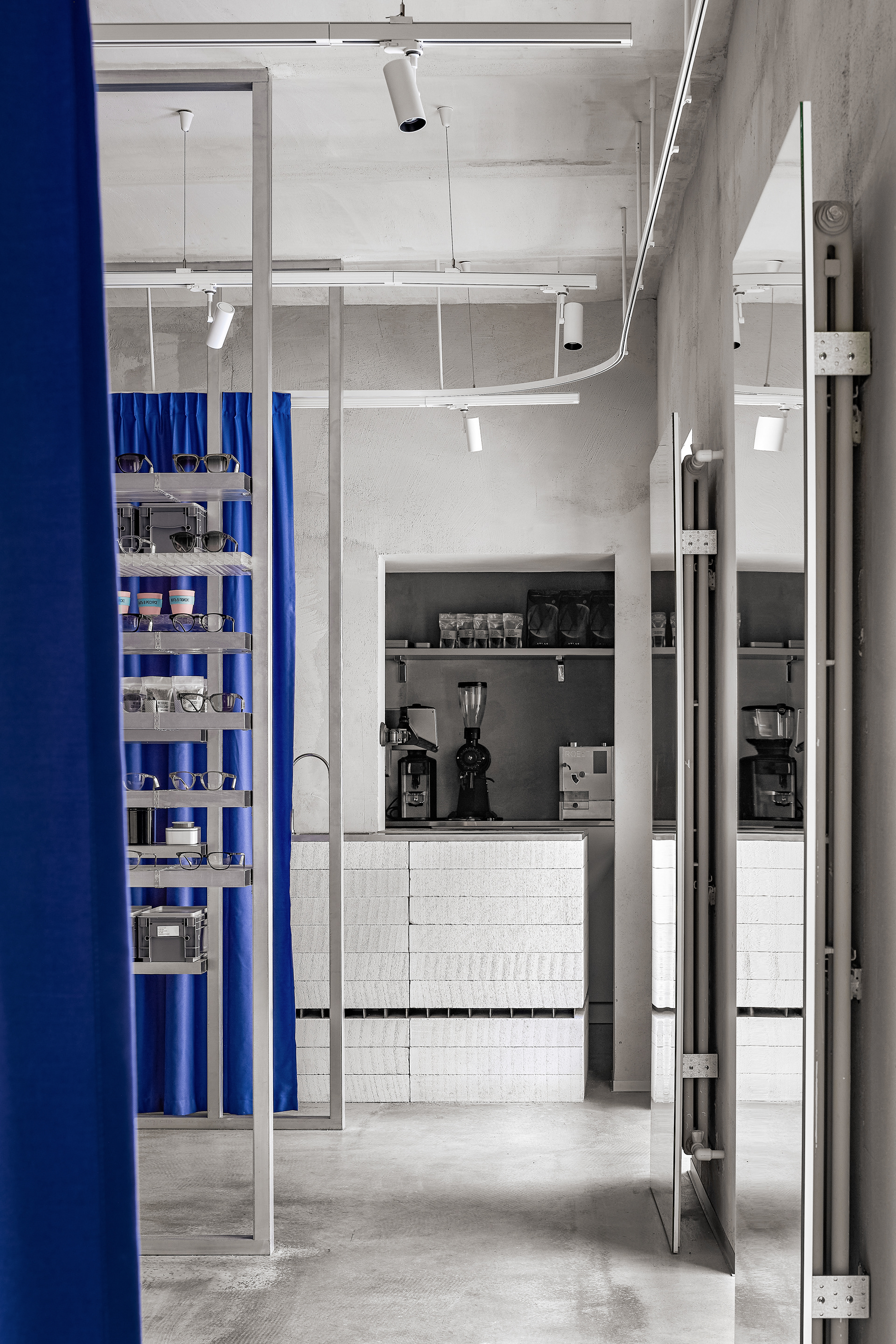 RADIUS 58 optics pop-up + RESOURCE coffee-8