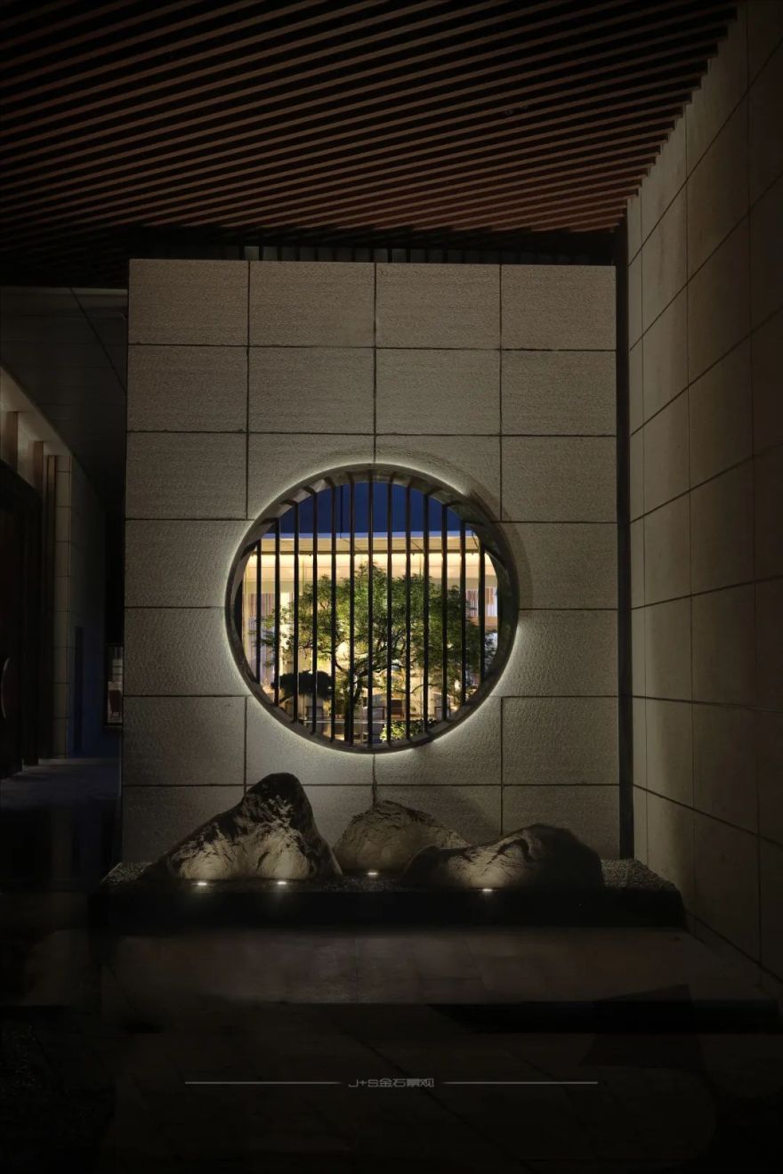 南京长江之舟华邑酒店中庭 | 融山水之景,显古典园林之美-42