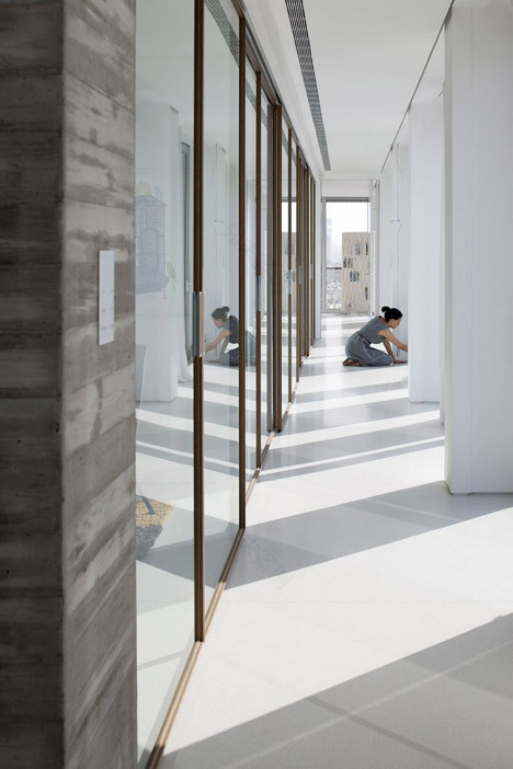 Tel Aviv Penthouse by Pitsou Kedem features a rooftop infinity pool-47