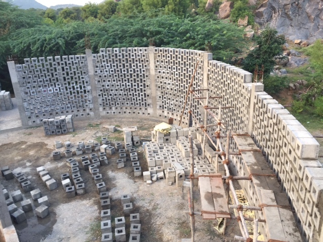 印度低成本社区中心,混凝土螺旋墙展现独特魅力-23