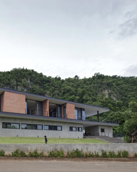 泰国 Khaoyai 度假屋，与自然共生的绿色家园
