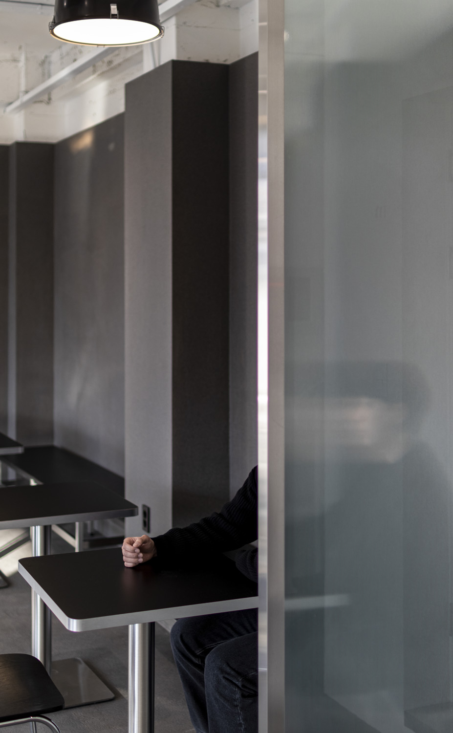 43 平小空间，打造极简白色调的咖啡馆魅力-15