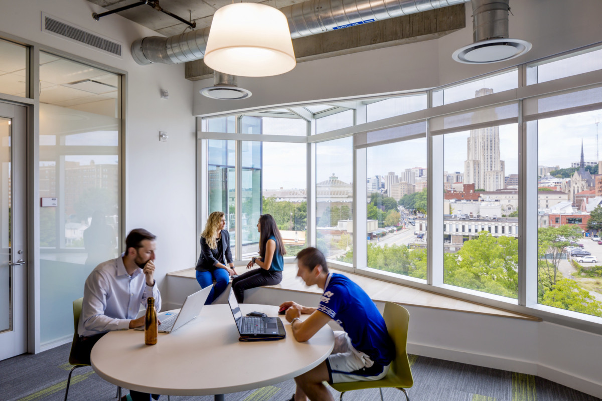 摩尔鲁布尤德尔与文艺复兴 3 建筑师共同打造卡内基梅隆大学商学院大卫·A·特普 quadrangle-36