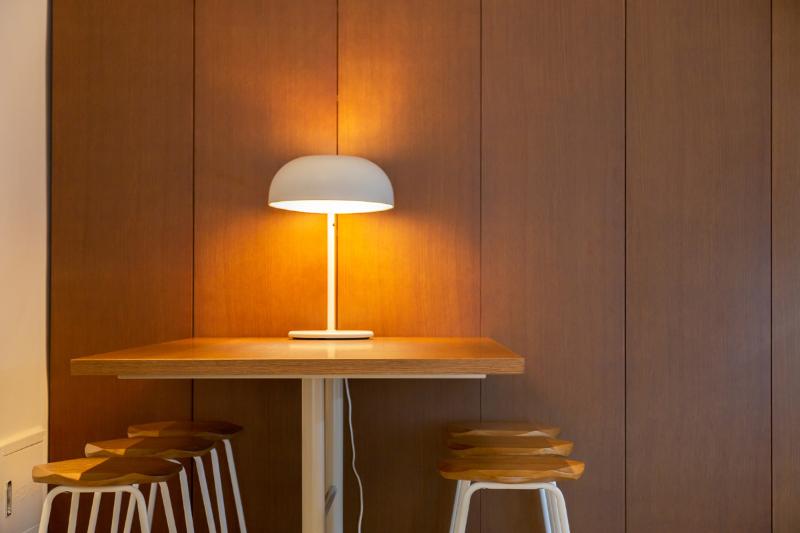 25 坪温暖氛围的白色与木质调咖啡馆设计-10