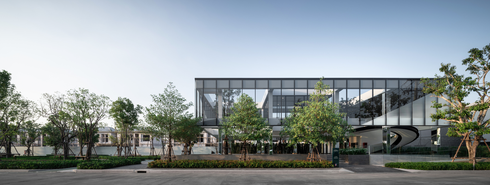 AP Grand Pleno Phahol Ransit Club House / ForX Design Studio-29