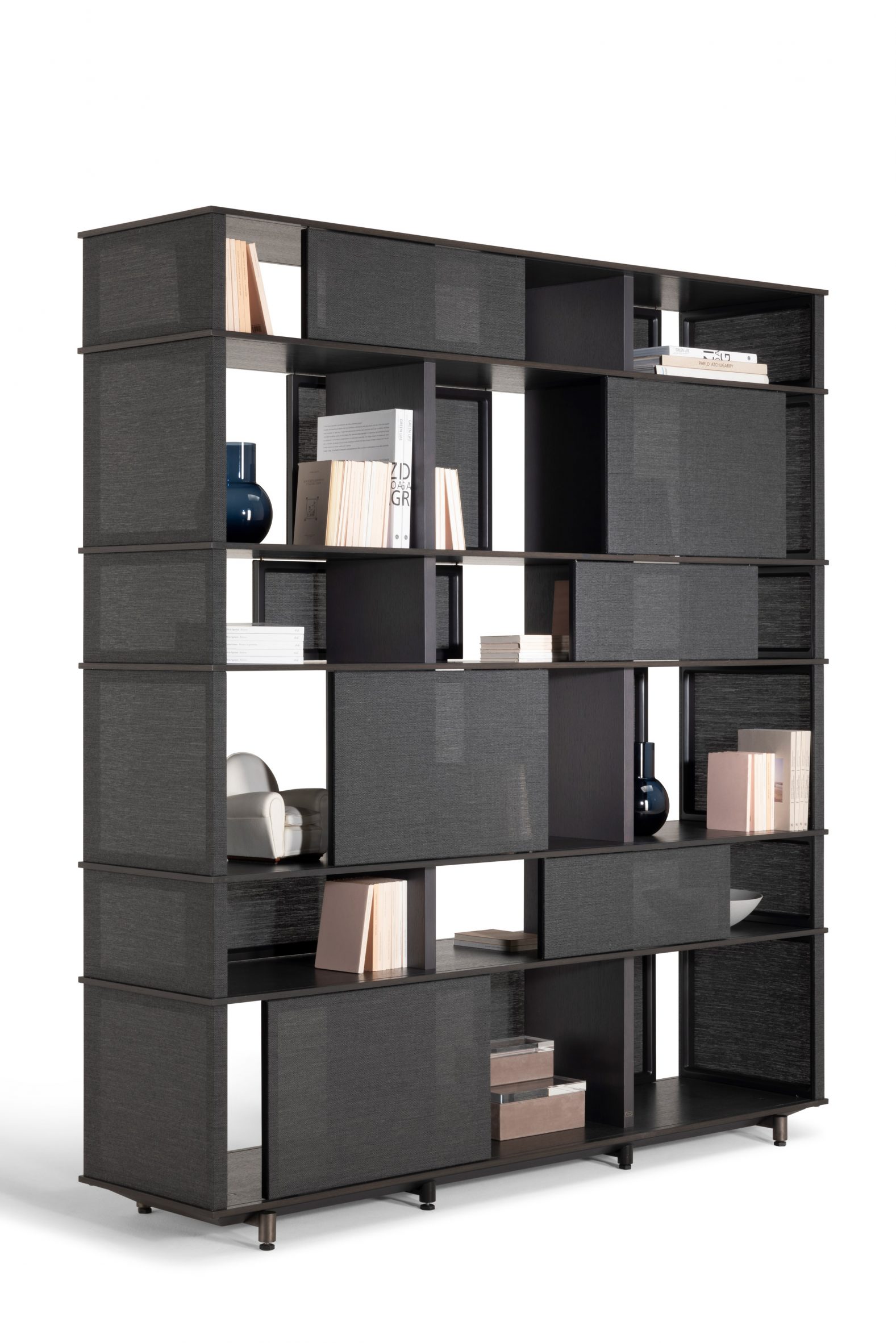 Poltrona Frau 推出半透明书架设计,创新几何图案吸引眼球-17