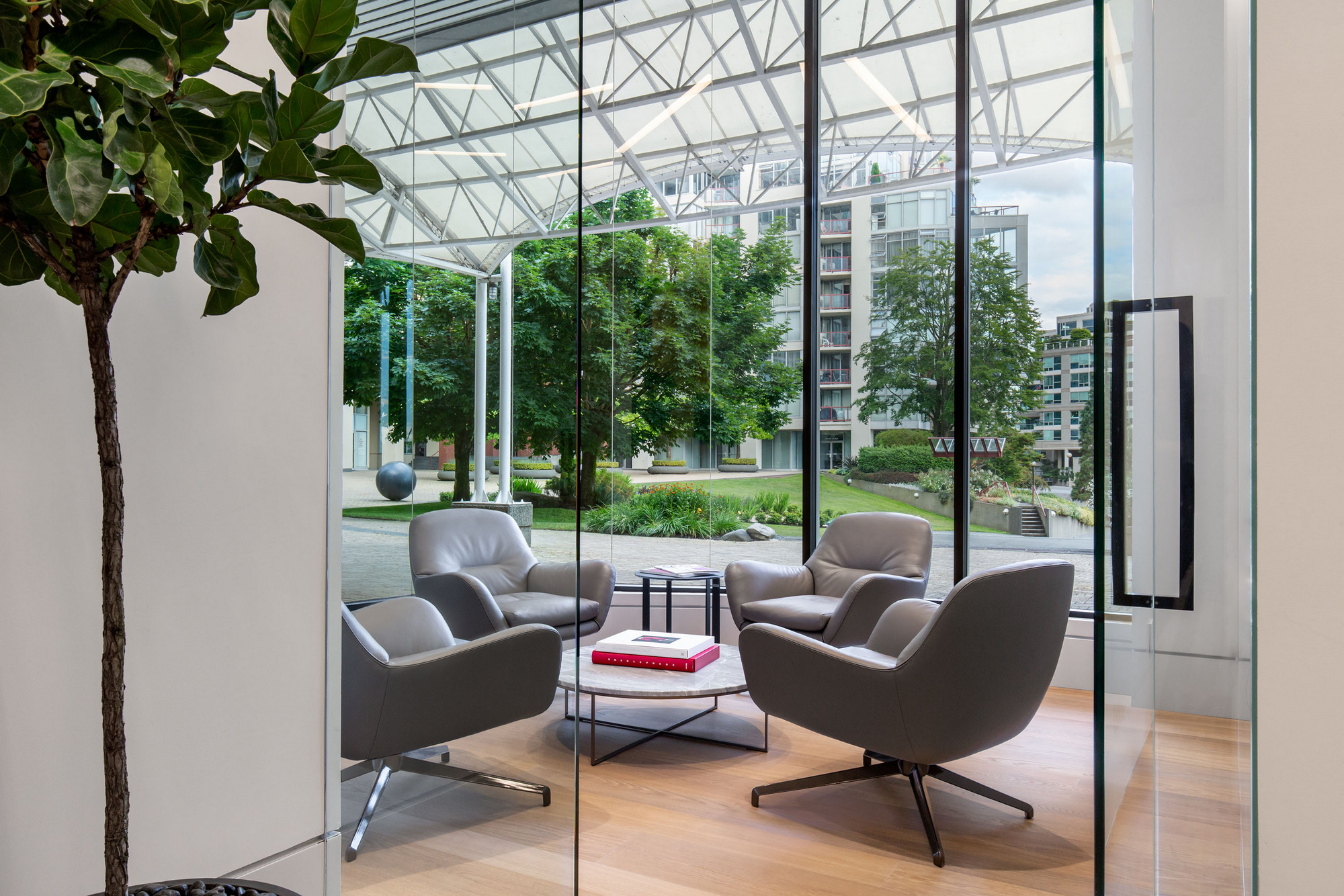 温哥华标准普尔房地产办公室设计-14