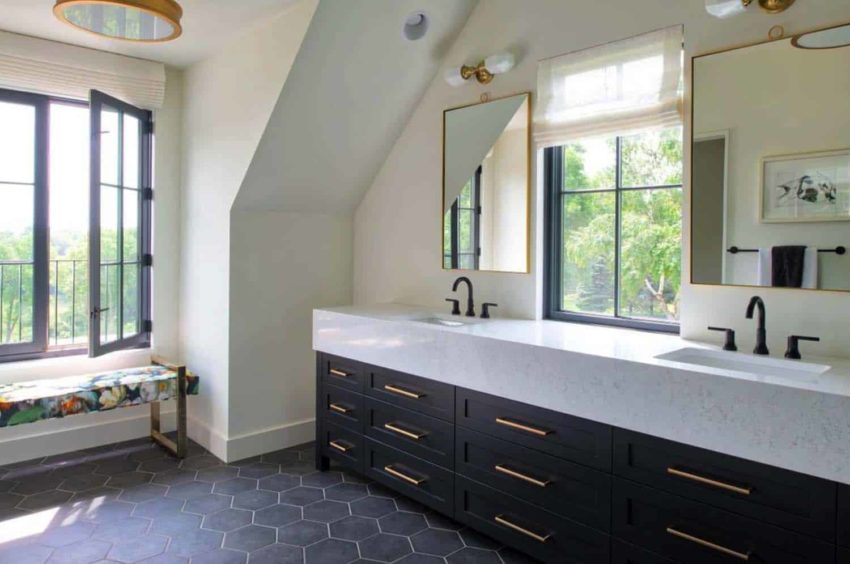 Dutch Colonial home with a modern twist built by Nor Son on the edges of Lake Minnetonka 荷兰殖民地的家，在明尼通卡湖的边缘，有一个现代的扭曲，由NOR儿子建造。-19