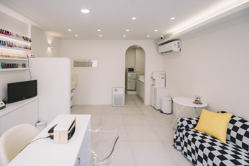 极简 14 坪家居店设计，感受纯净白色魅力-3