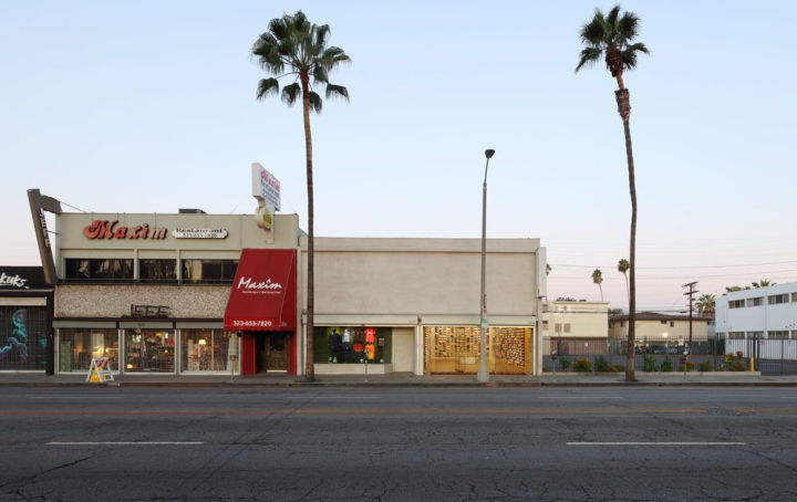 简约工业风打造洛杉矶潮鞋名店-17