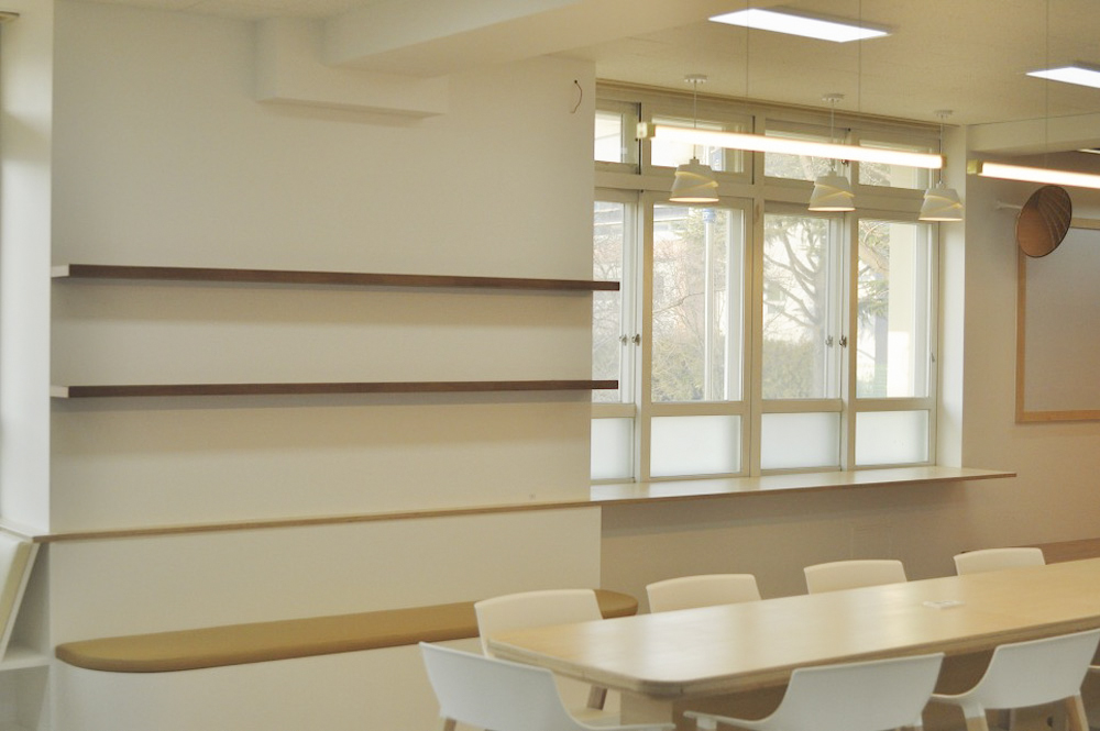 舒适氛围的木质小学校内饰设计-3