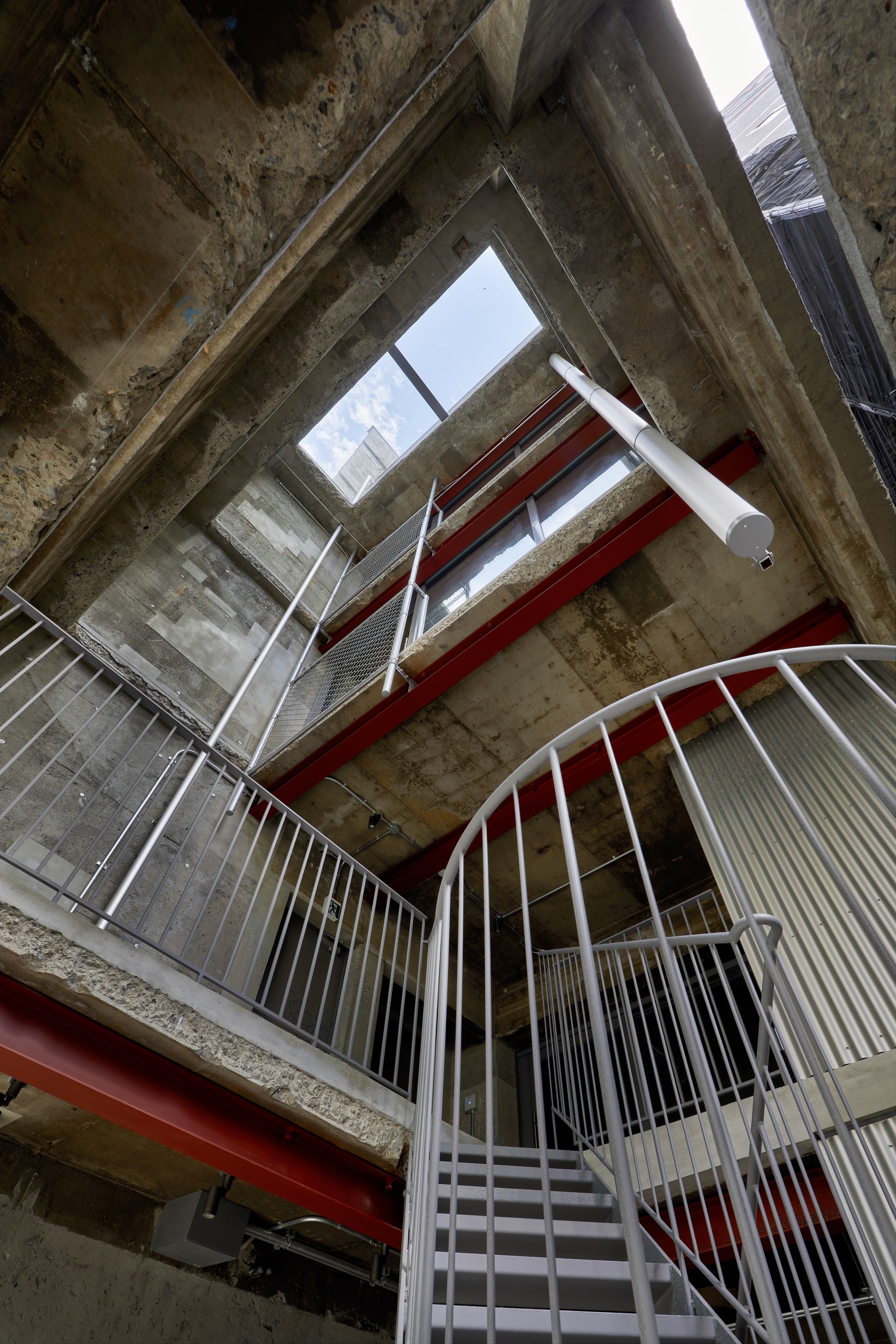 SAISEI Office Building in Kandanishikicho / Saisei Kenchiku Laboratory-15