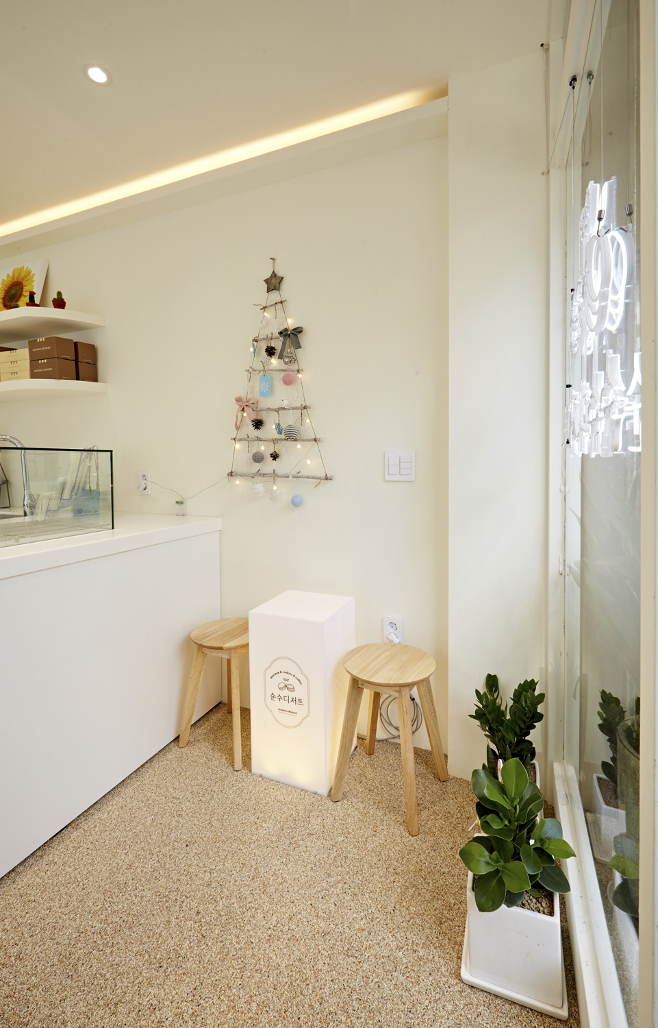 白色简约小甜品店，纯净之美-6