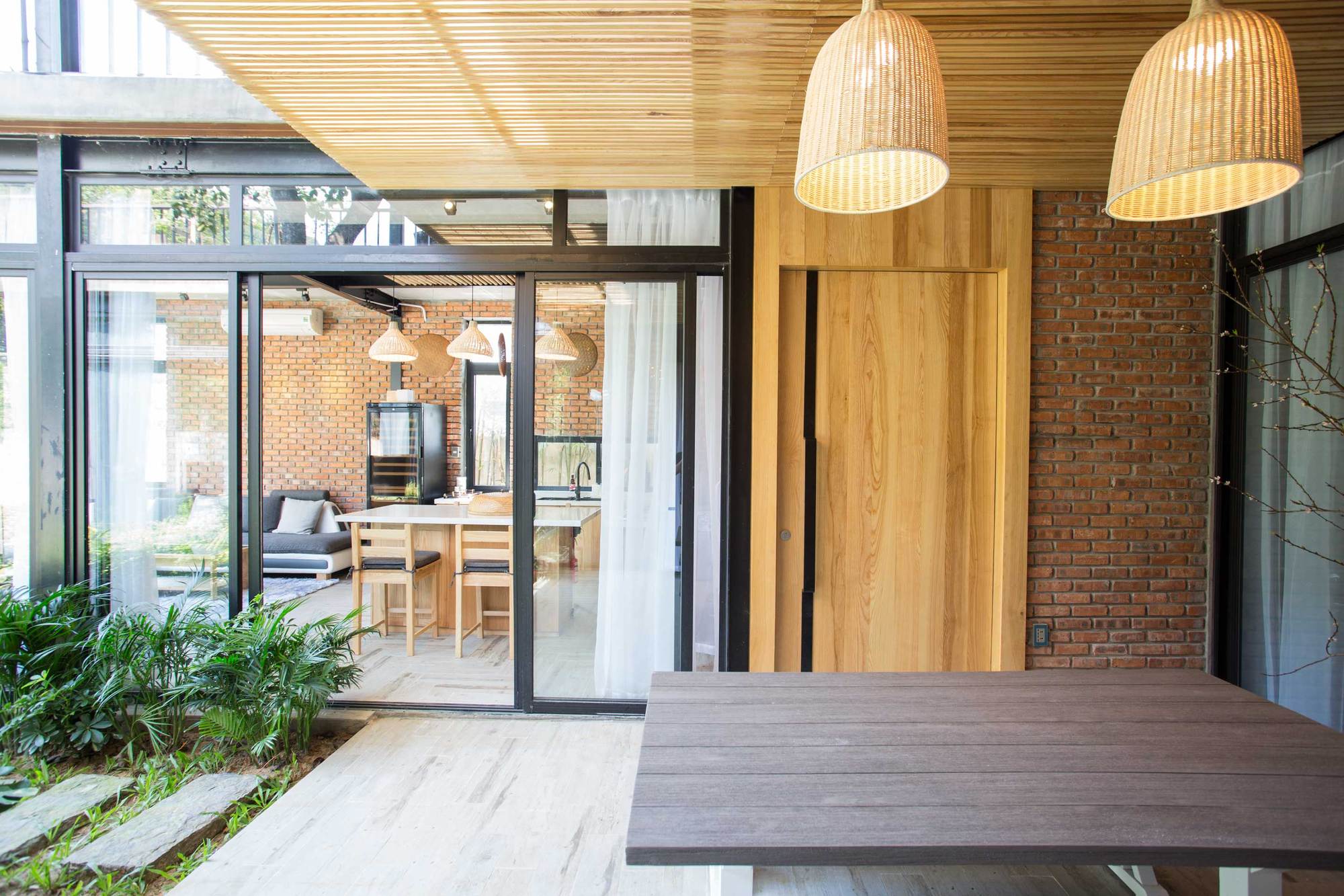 山间双户共享家园·Sơn Trà半岛自然美景中的简约别墅设计-15