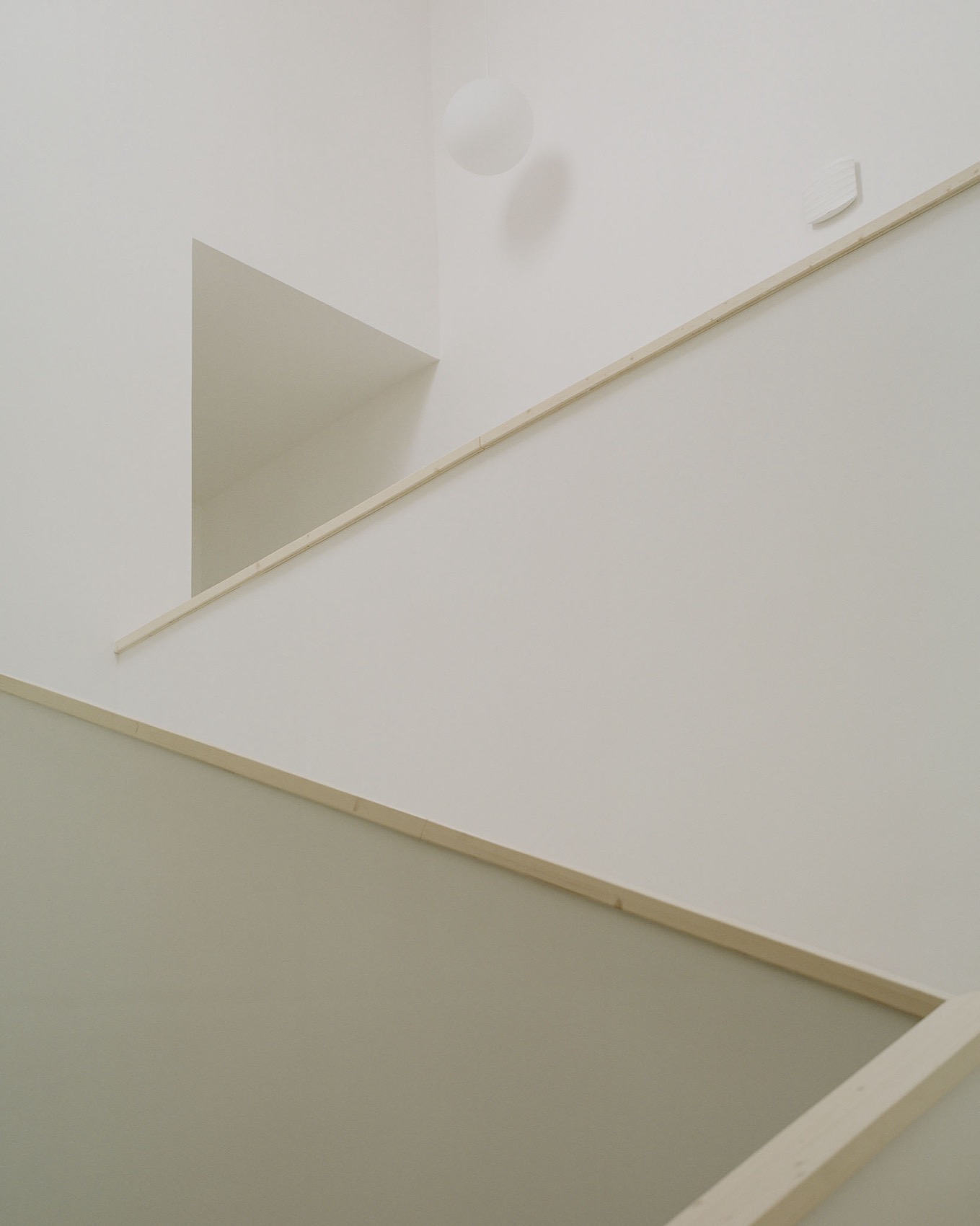 教堂后院中的幼儿园，匈牙利 / Archikon Architects-40