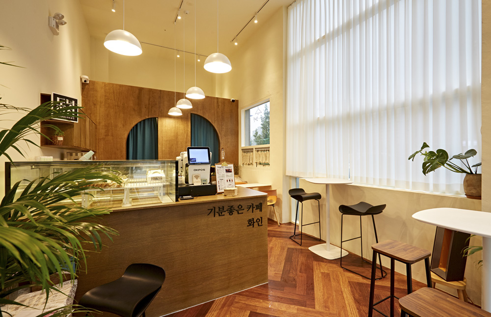 咖啡馆设计 | 愉悦心情的 10 平米咖啡厅-5