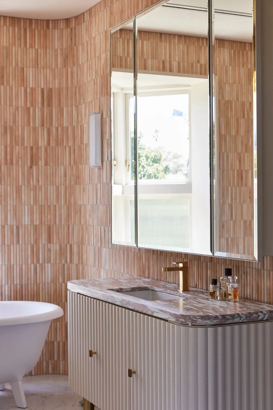 热情色彩的爱德华式独栋别墅设计-13