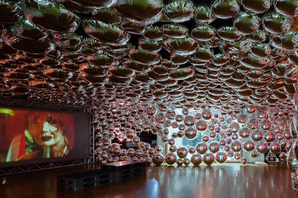 《风扇骚乱事件》——灵活多变的空间设计-21