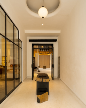 小形巴黎(注:OGATA一般作为人名小形,这里结合Paris推测可能是名为小形的人在巴黎的相关事物,若OGATA有其他专业含义,请提供更多背景信息) 丨Shinichiro Ogata