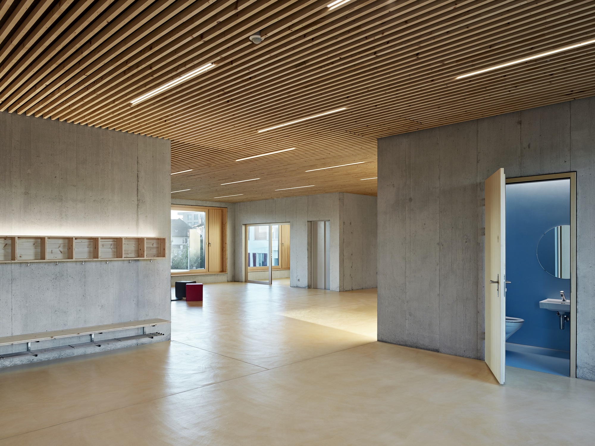 瑞士 Täuffelen 幼儿园 | 室内外和谐共生的教育空间-15