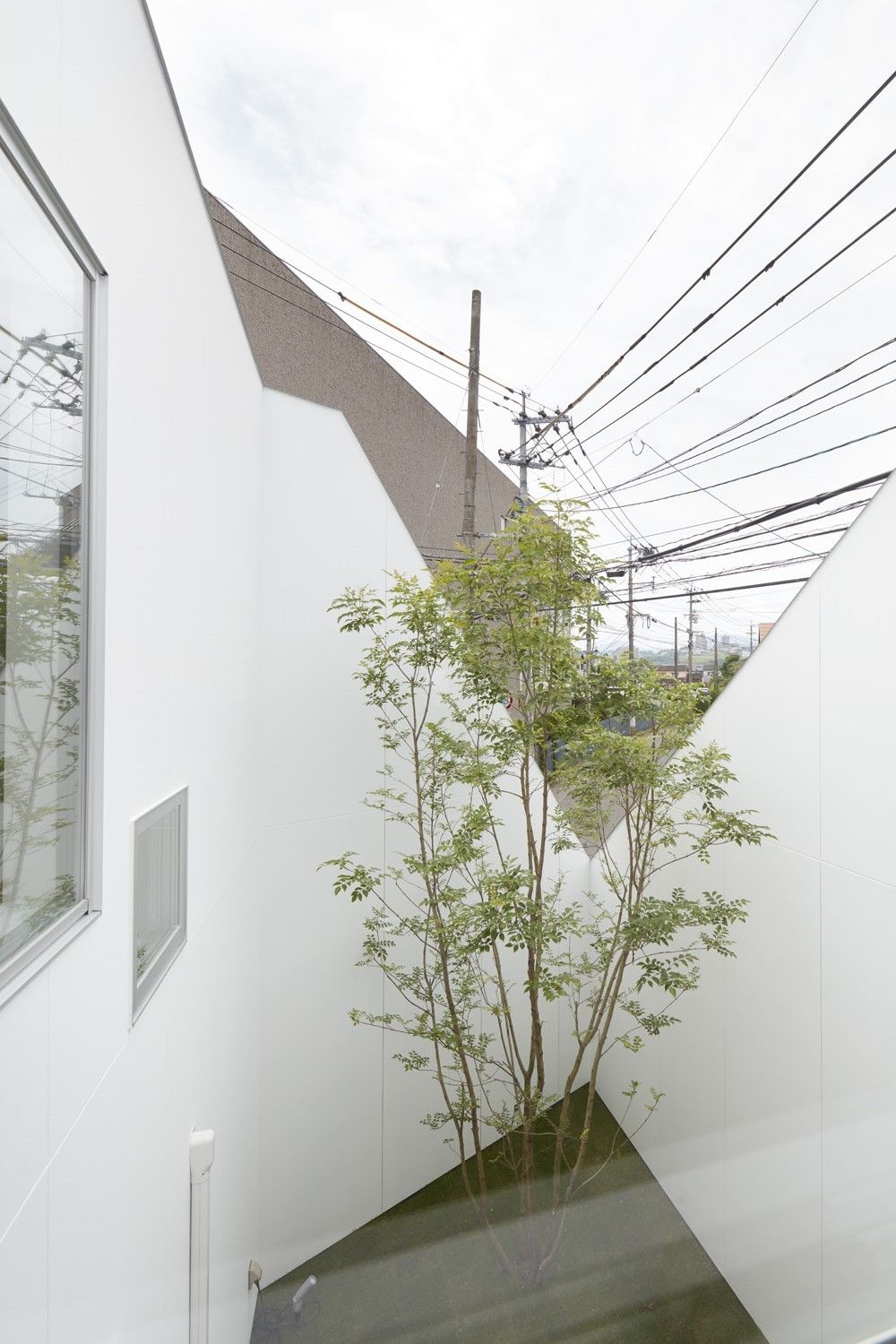 日本 OJI House，融入环境的私人住宅-39