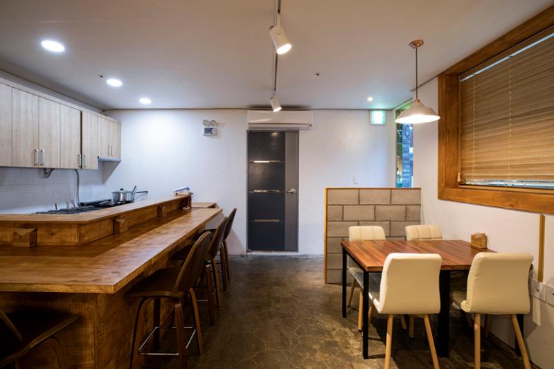 十坪韩式餐厅 精致木质空间设计-9