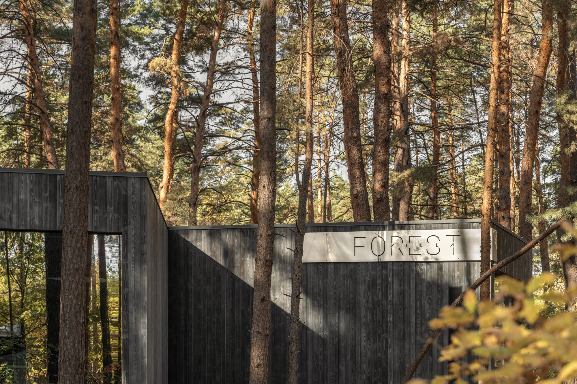 维拉，韦尔霍利雷拉公园

注：Verholy Rela可能并非标准常见词汇组合，若有特定背景信息，可能会有更精准的译法这里是按照常见音译处理 -9