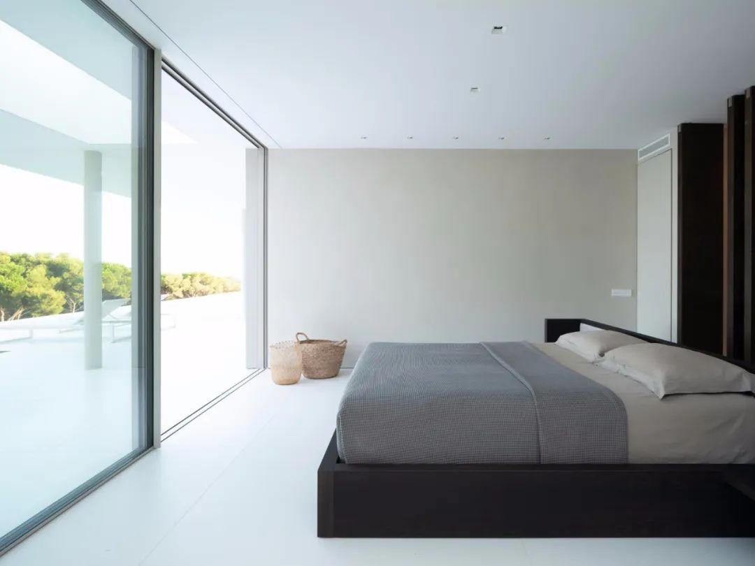 地中海风情中的极简主义 | 西班牙布拉瓦海岸别墅设计-17