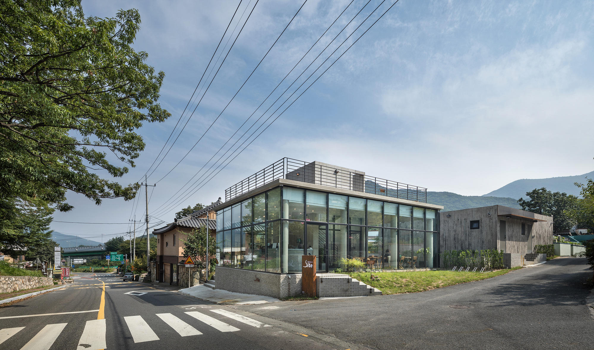 韩国乡村里的现代咖啡屋住宅-12